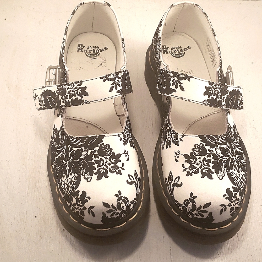 Dr. Martens Mary Janes 5026